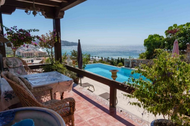 ENCANTADORA VILLA EN LA HERRADURA
