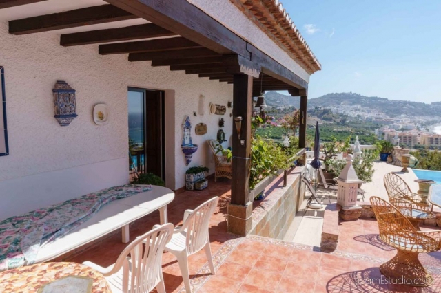ENCANTADORA VILLA EN LA HERRADURA