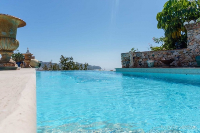 ENCANTADORA VILLA EN LA HERRADURA