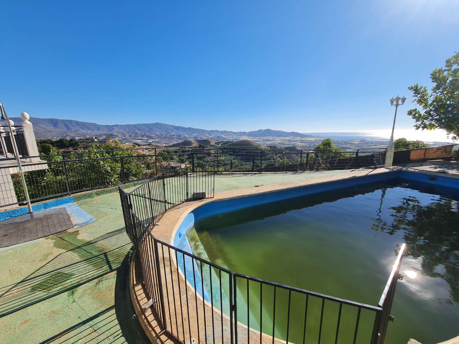 Farm with 1 Ha. (20 marshes) of land in production in Motril