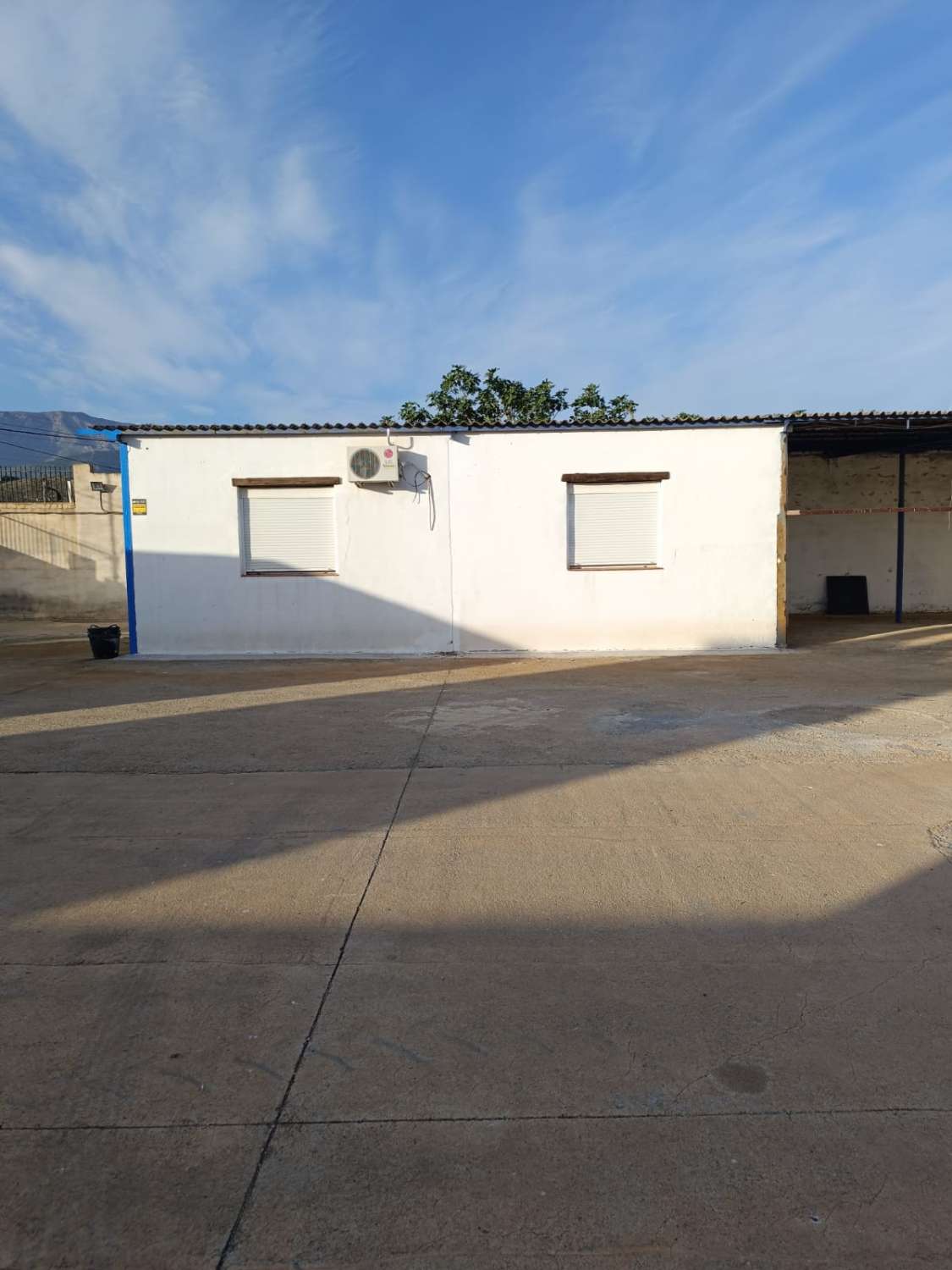Nave industrial de 1700 m2 en Los Tablones de Motril