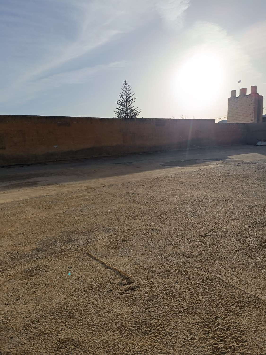 Nave industrial de 1700 m2 en Los Tablones de Motril