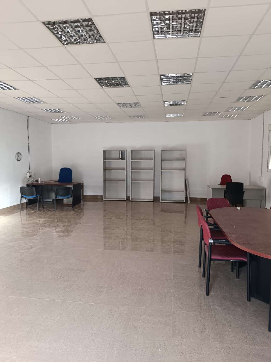 Nave industrial de 1700 m2 en Los Tablones de Motril