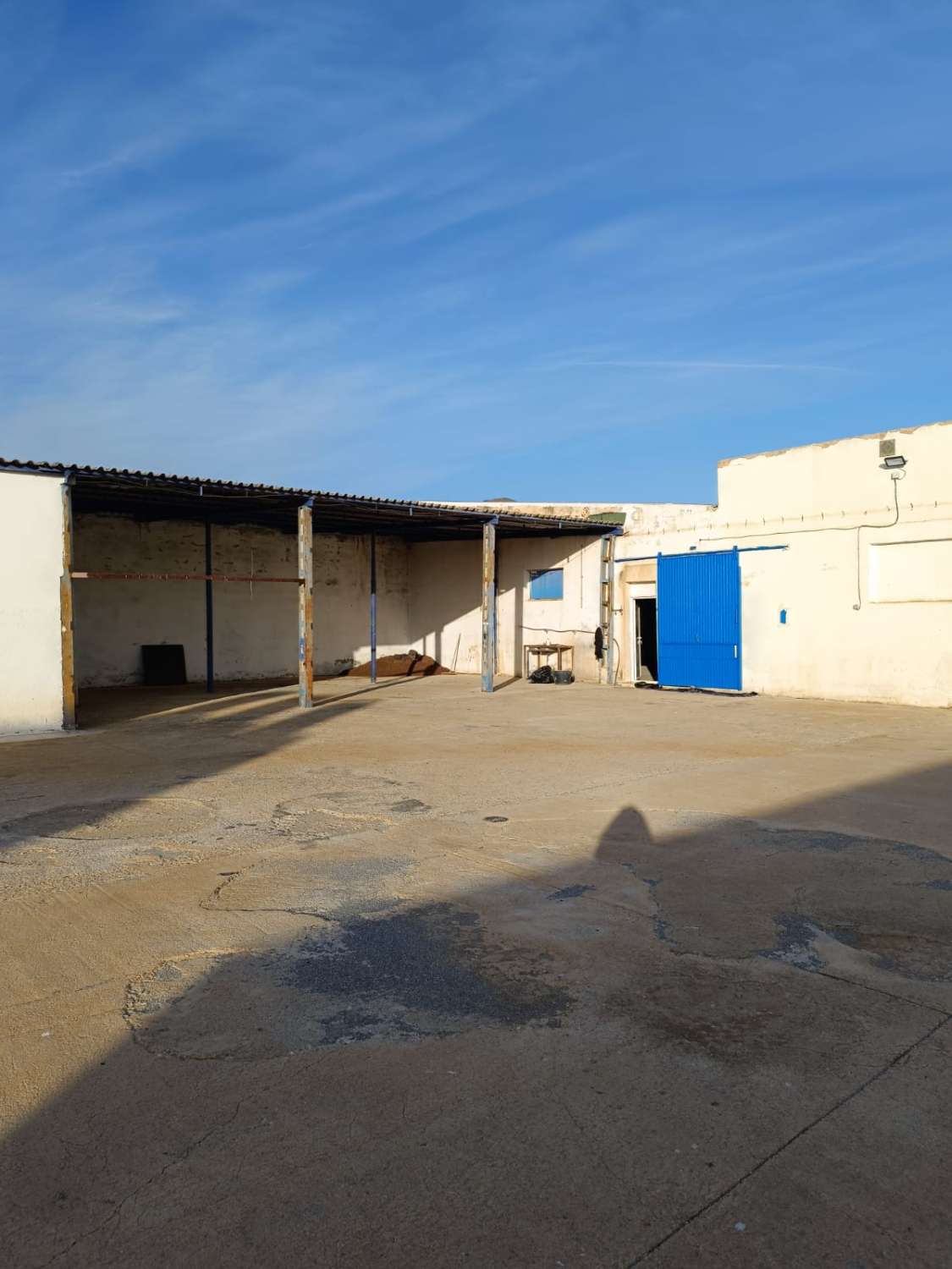 Nave industrial de 1700 m2 en Los Tablones de Motril
