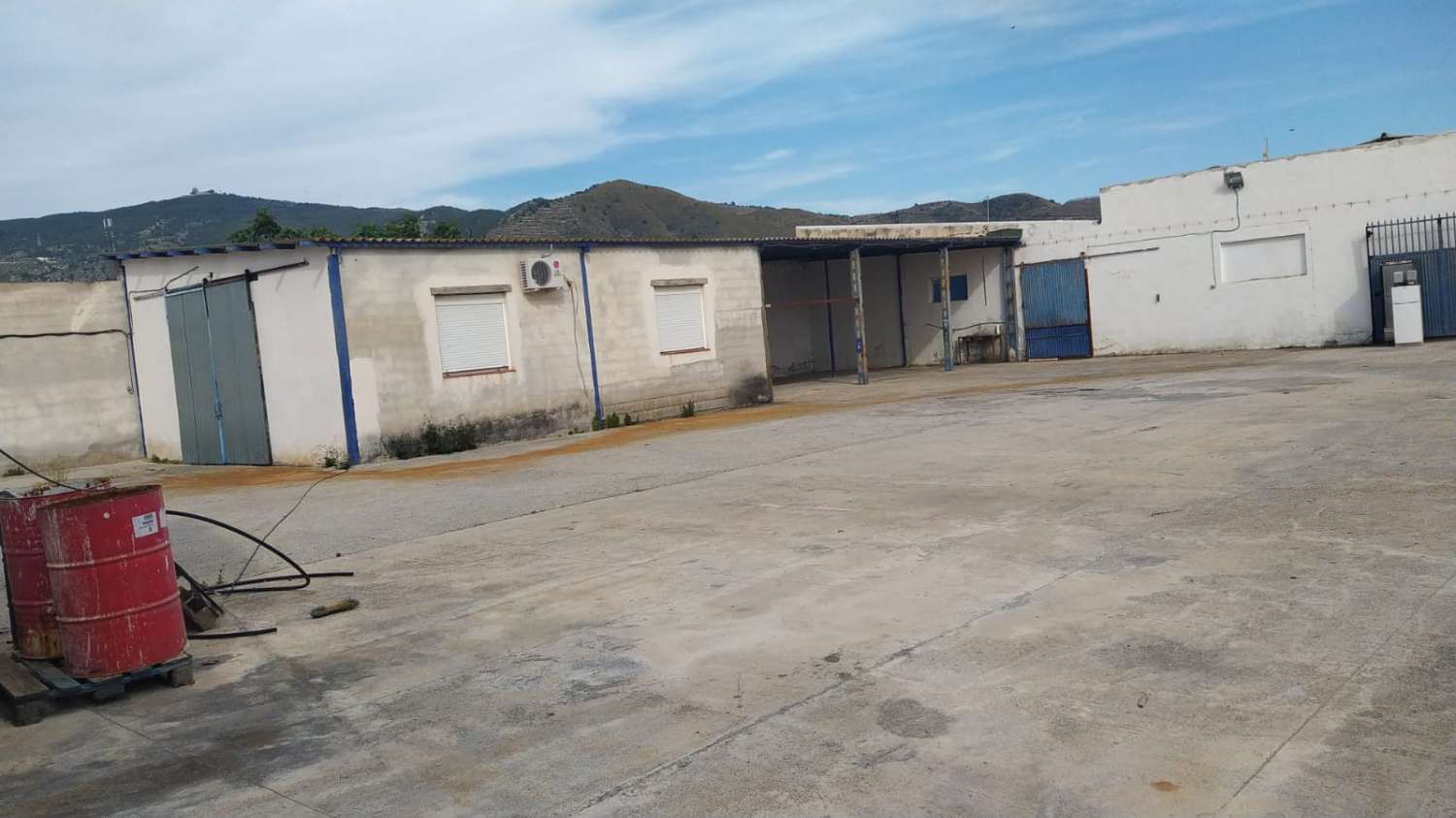 Nave industrial de 1700 m2 en Los Tablones de Motril