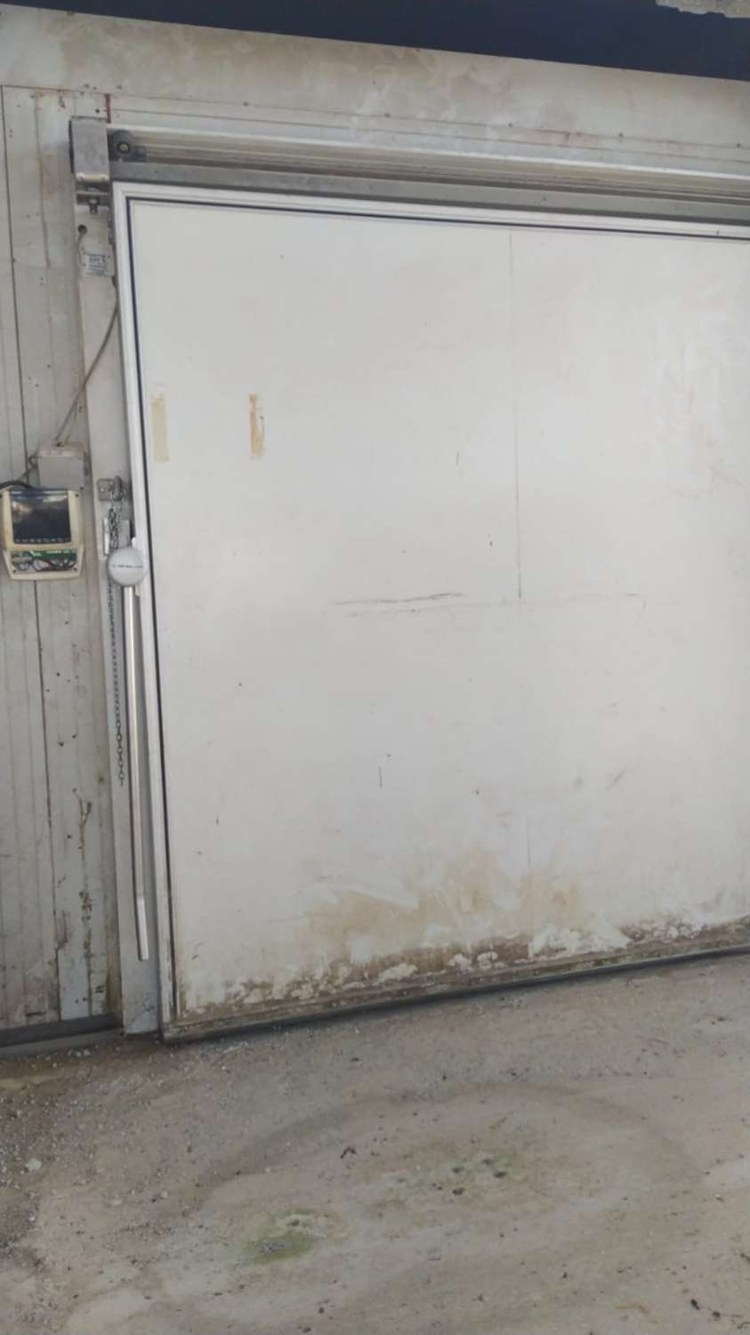 Nave industrial de 1700 m2 en Los Tablones de Motril