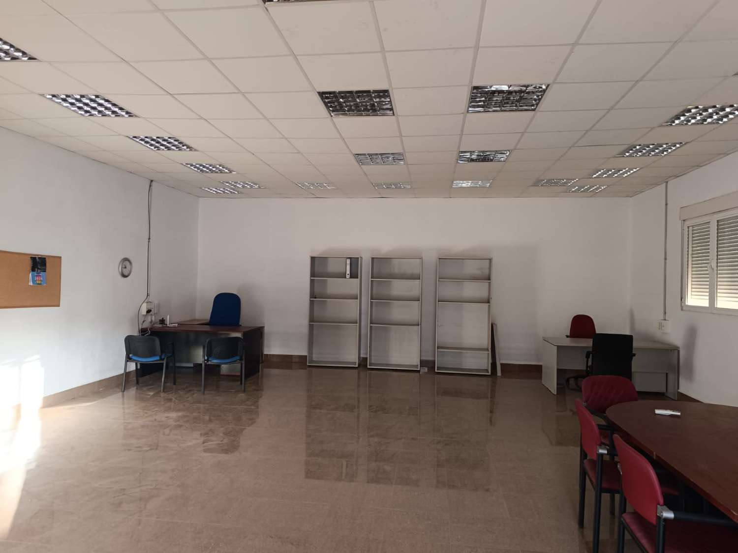 Nave industrial de 1700 m2 en Los Tablones de Motril