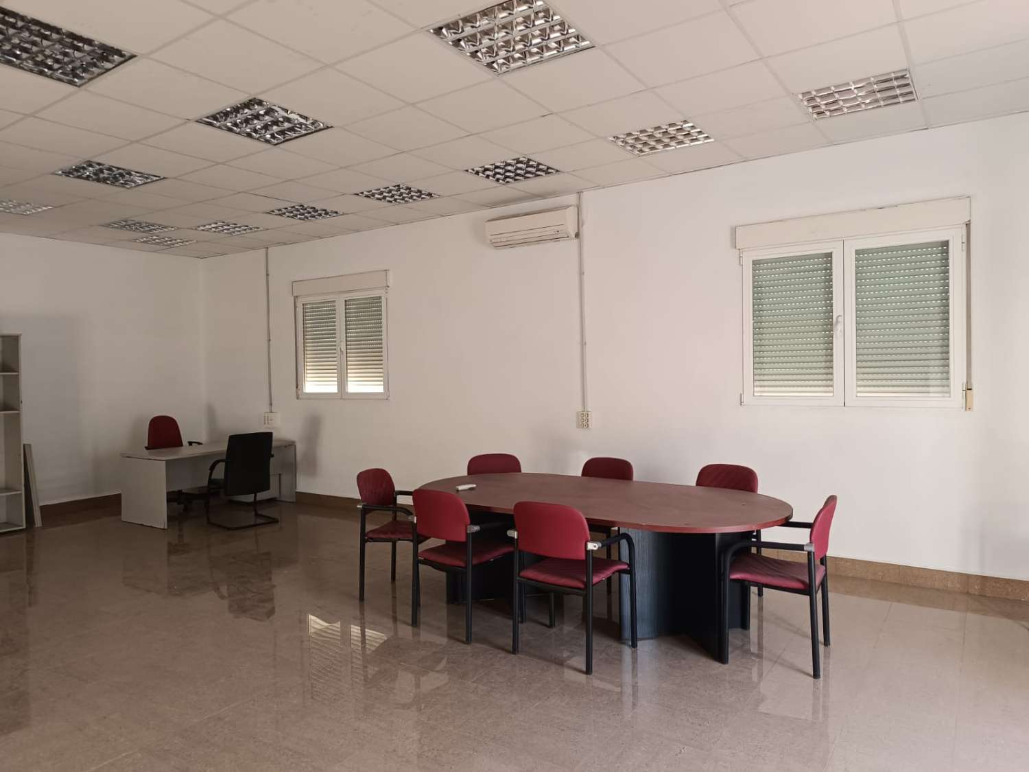 Nave industrial de 1700 m2 en Los Tablones de Motril