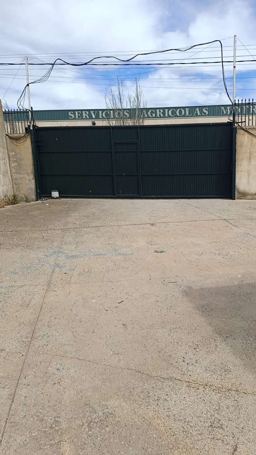 Nave industrial de 1700 m2 en Los Tablones de Motril