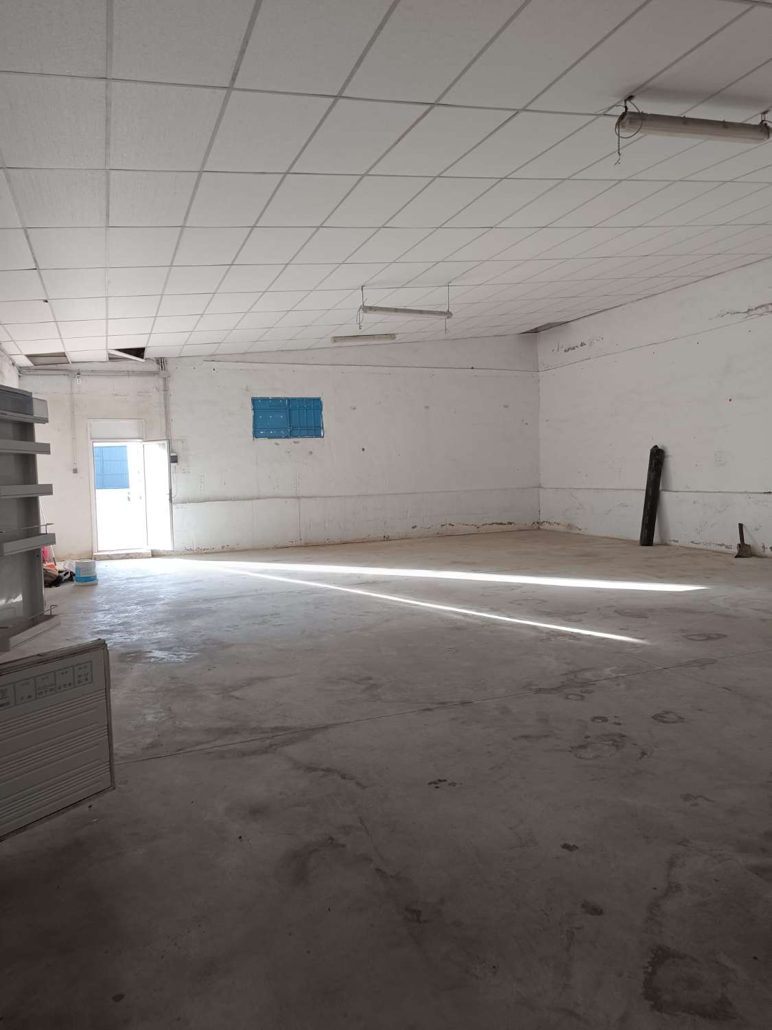 Nave industrial de 1700 m2 en Los Tablones de Motril