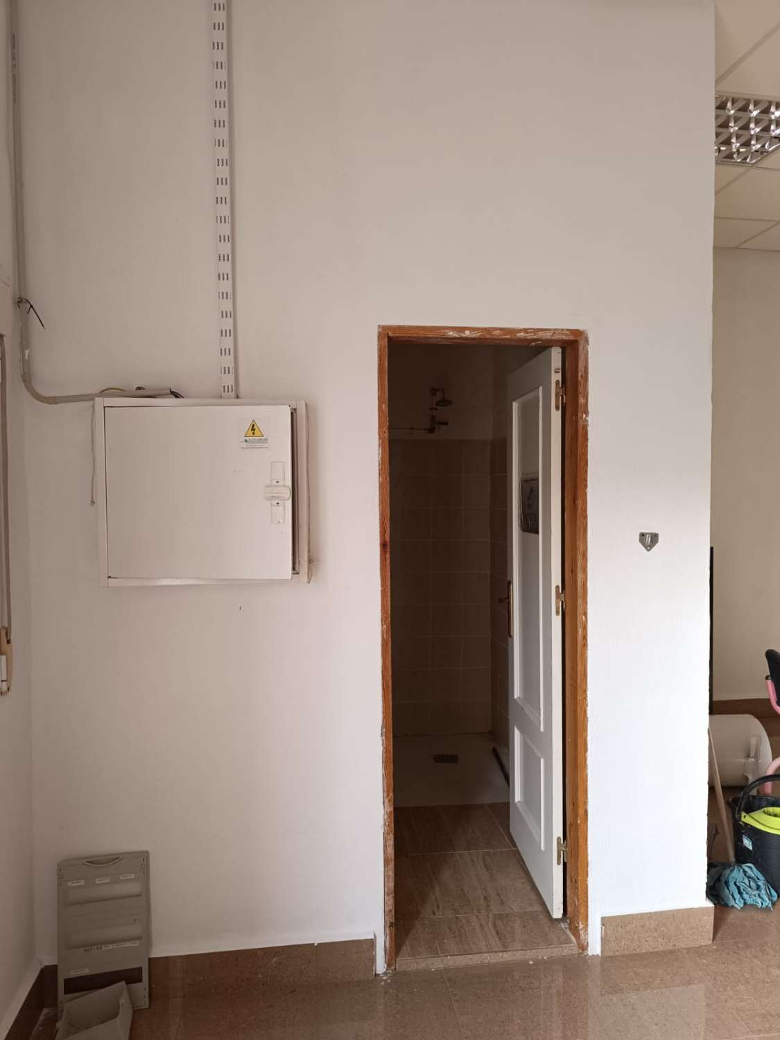 Nave industrial de 1700 m2 en Los Tablones de Motril