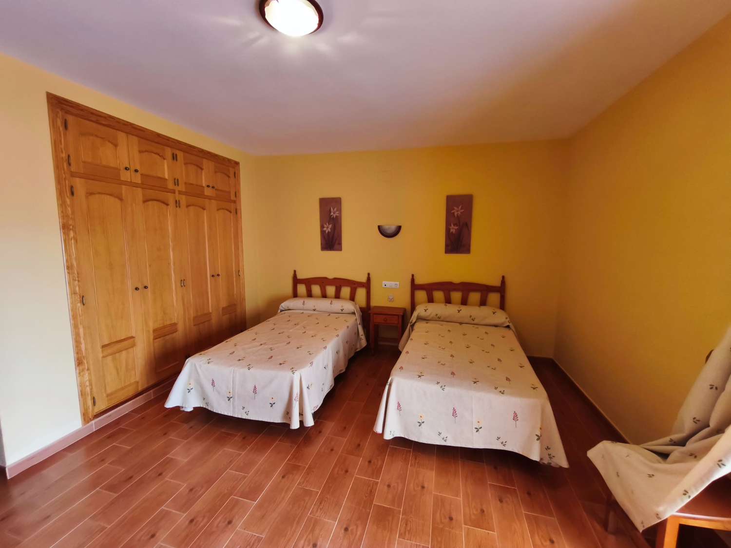 Oportunidad Exclusiva: Complejo Hotelero con Restaurante y Vistas Panorámicas en el Corazón de La Alpujarra