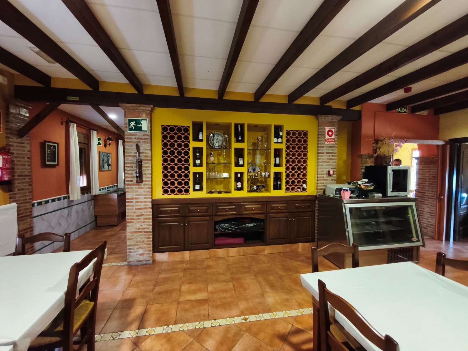 Oportunidad Exclusiva: Complejo Hotelero con Restaurante y Vistas Panorámicas en el Corazón de La Alpujarra