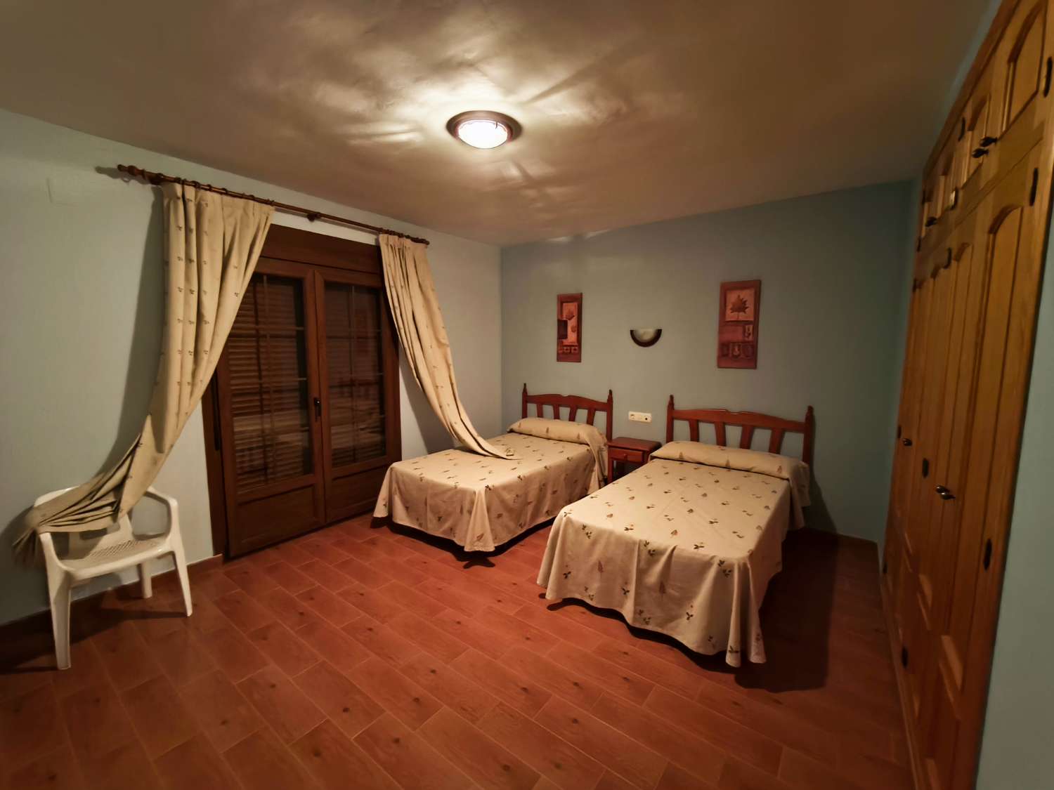 Oportunidad Exclusiva: Complejo Hotelero con Restaurante y Vistas Panorámicas en el Corazón de La Alpujarra