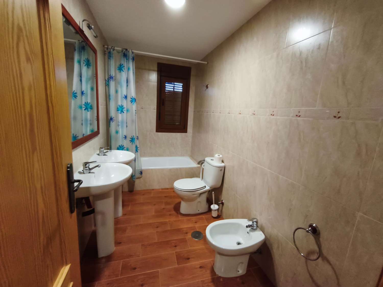 Oportunidad Exclusiva: Complejo Hotelero con Restaurante y Vistas Panorámicas en el Corazón de La Alpujarra