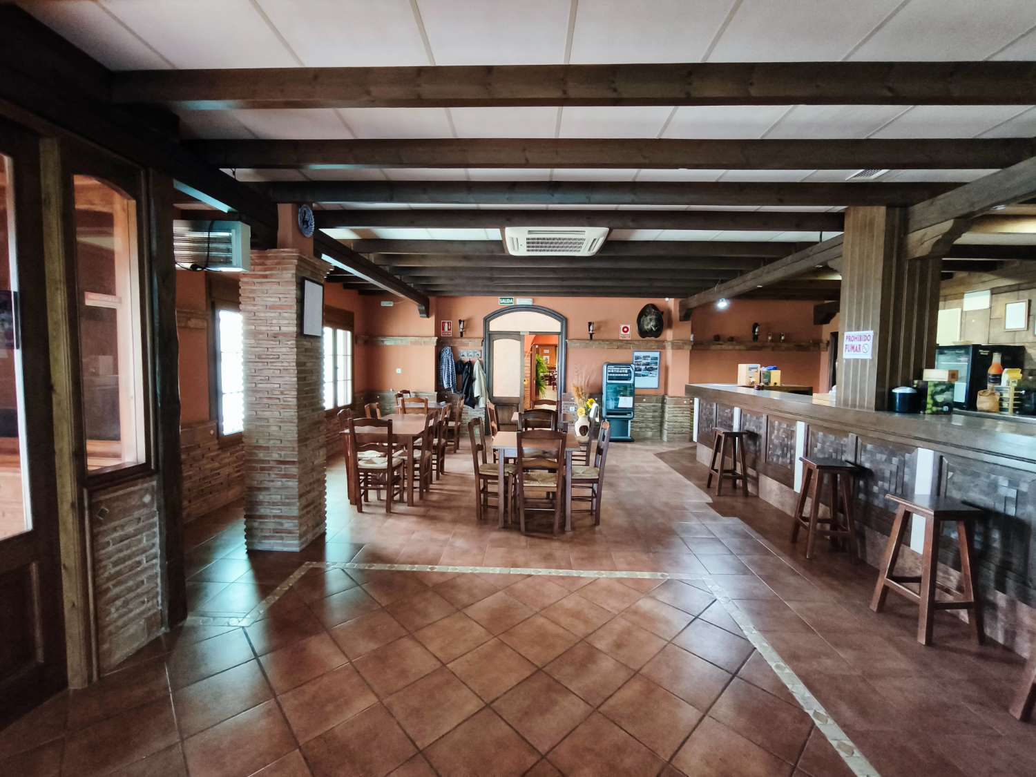 Oportunidad Exclusiva: Complejo Hotelero con Restaurante y Vistas Panorámicas en el Corazón de La Alpujarra