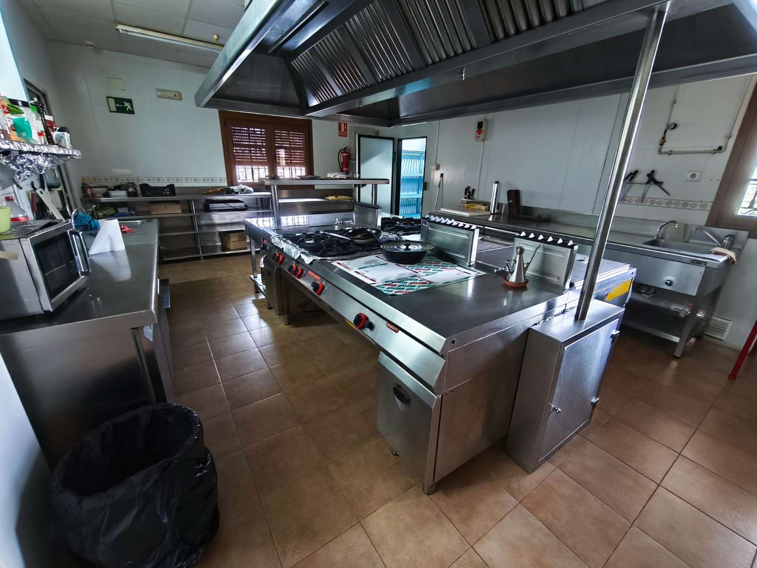 Oportunidad Exclusiva: Complejo Hotelero con Restaurante y Vistas Panorámicas en el Corazón de La Alpujarra