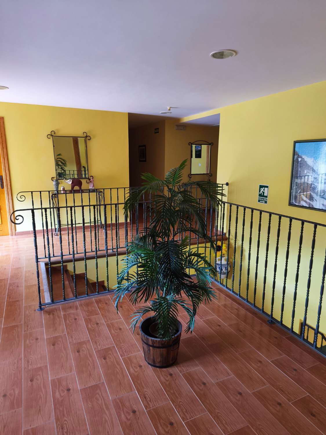Oportunidad Exclusiva: Complejo Hotelero con Restaurante y Vistas Panorámicas en el Corazón de La Alpujarra