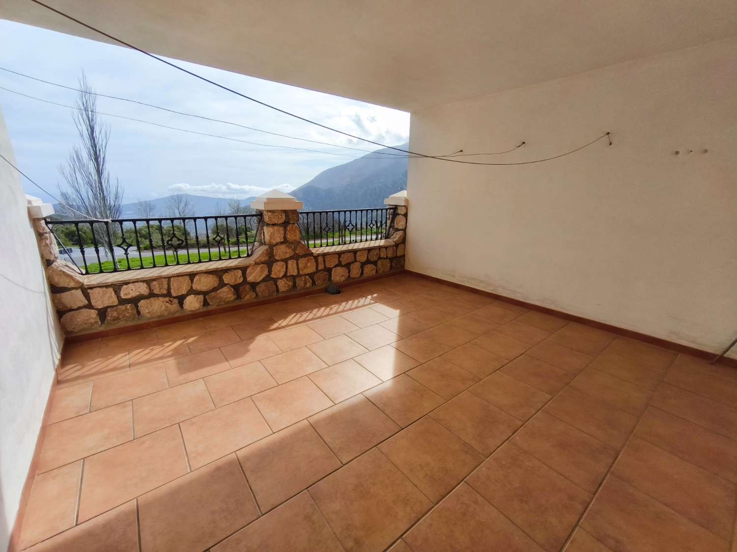 Oportunidad Exclusiva: Complejo Hotelero con Restaurante y Vistas Panorámicas en el Corazón de La Alpujarra