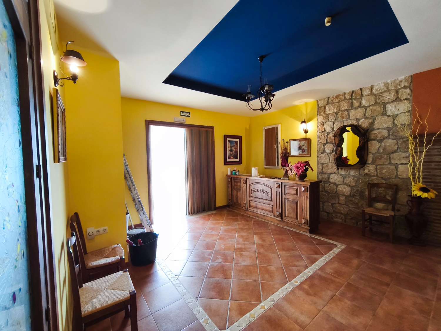 Oportunidad Exclusiva: Complejo Hotelero con Restaurante y Vistas Panorámicas en el Corazón de La Alpujarra