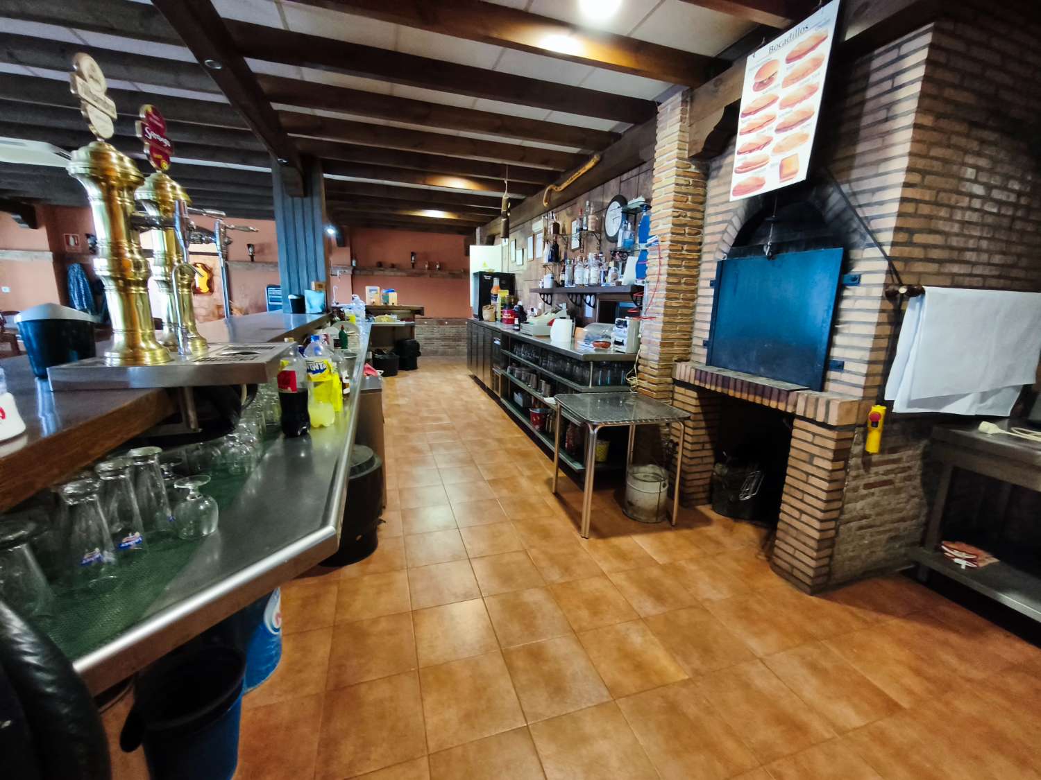Oportunidad Exclusiva: Complejo Hotelero con Restaurante y Vistas Panorámicas en el Corazón de La Alpujarra