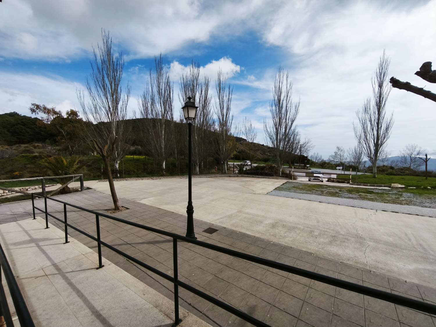 Oportunidad Exclusiva: Complejo Hotelero con Restaurante y Vistas Panorámicas en el Corazón de La Alpujarra