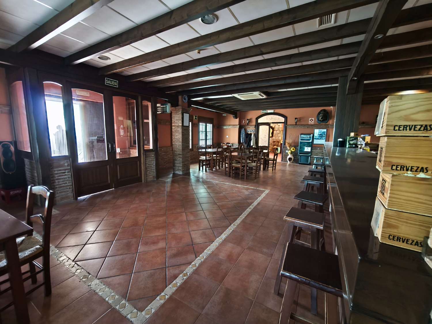 Oportunidad Exclusiva: Complejo Hotelero con Restaurante y Vistas Panorámicas en el Corazón de La Alpujarra