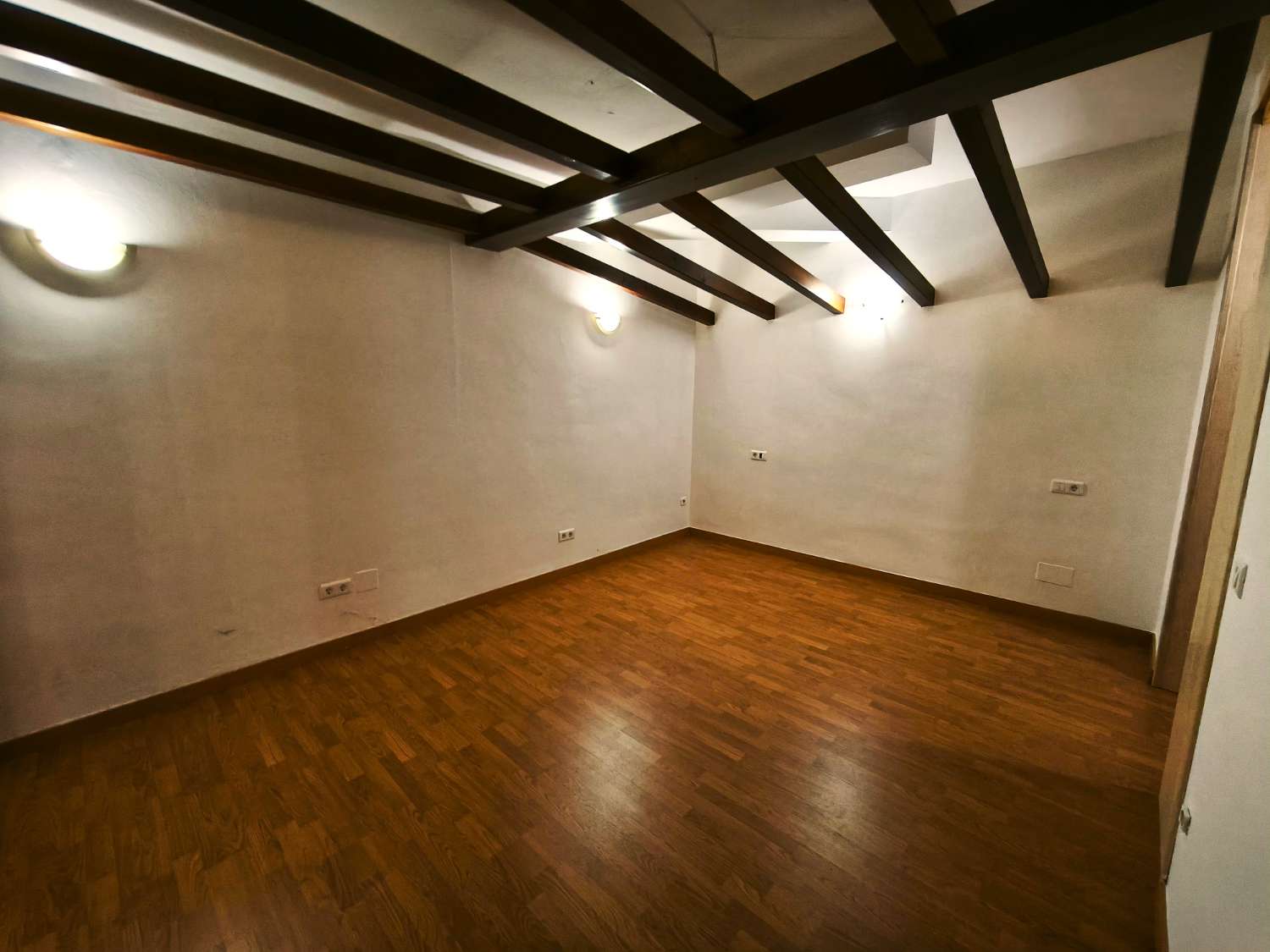 Estudio en La Noria con piscina y jardín