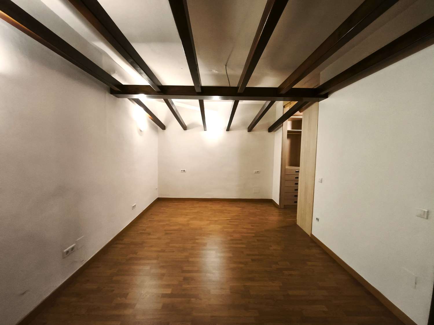 Estudio en La Noria con piscina y jardín